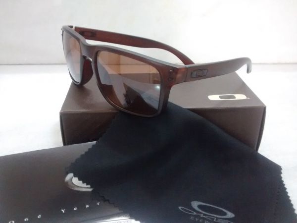 Oakley Holbrook Brown